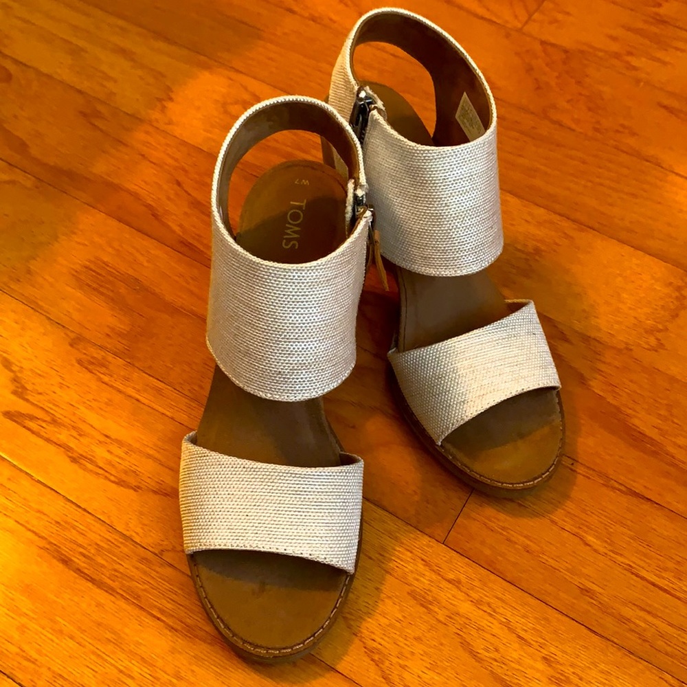 Tom’s Shoes size 7